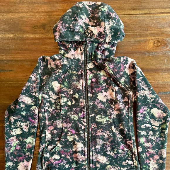 lululemon athletica Tops - Lululemon Scuba Hoodie Floral Illusion Antique White Multi - Size 6